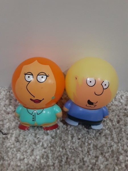 Family Guy | Buildable Capsule Vending Machine | Lois & Chris