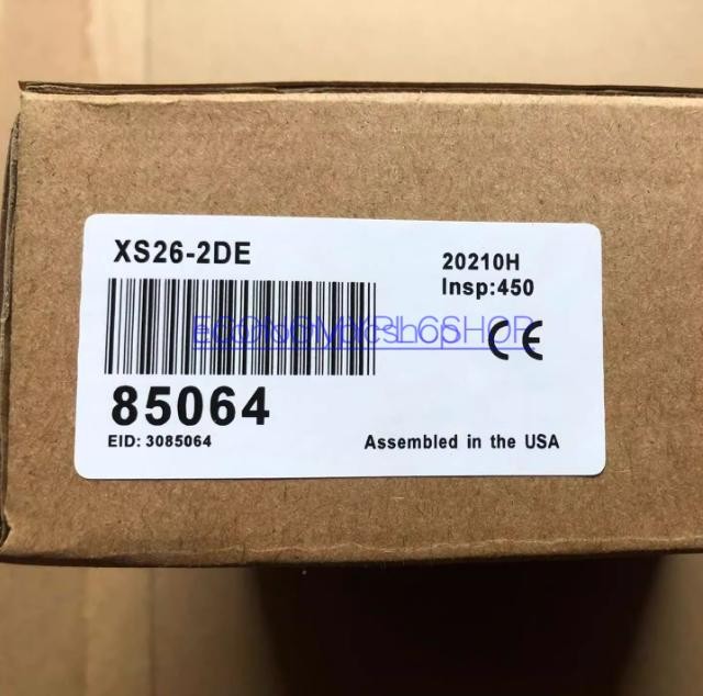 One New BANNER XS26-2DE Safety Controller Module