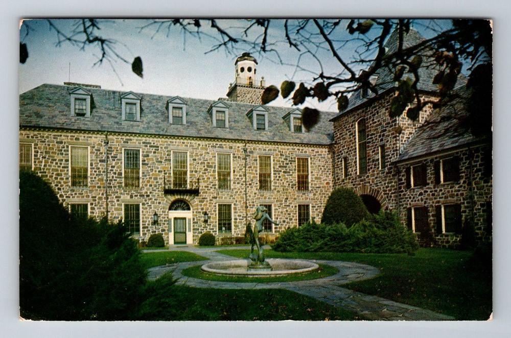 Oscawana, NY-New York, Valeria Home Fountain and Administration Vintage Postcard