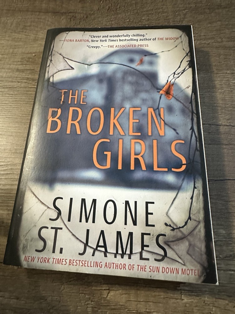Broken Girls by Simone St. James (2018, Trade Paperback)
