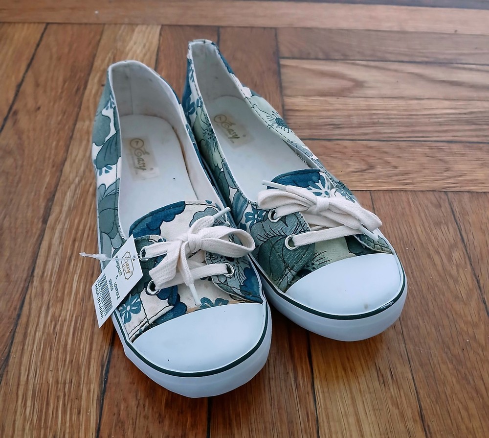 New Women's Unique Floral Canvas Athletic Sneakers sizes 5-10