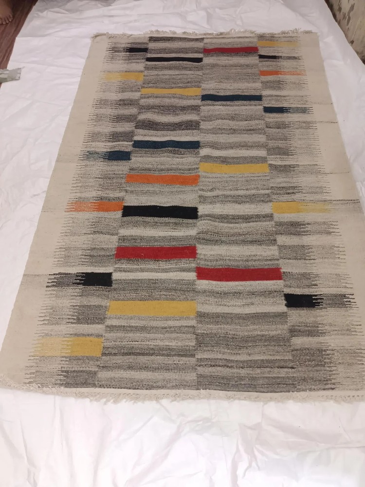 Handwoven Wool Kilim Dhurrie Rug Color Multicolor Design Handmade Carpet Rug