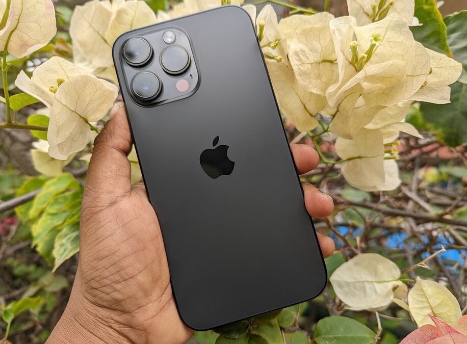 iphone 14 with tiktok installed!