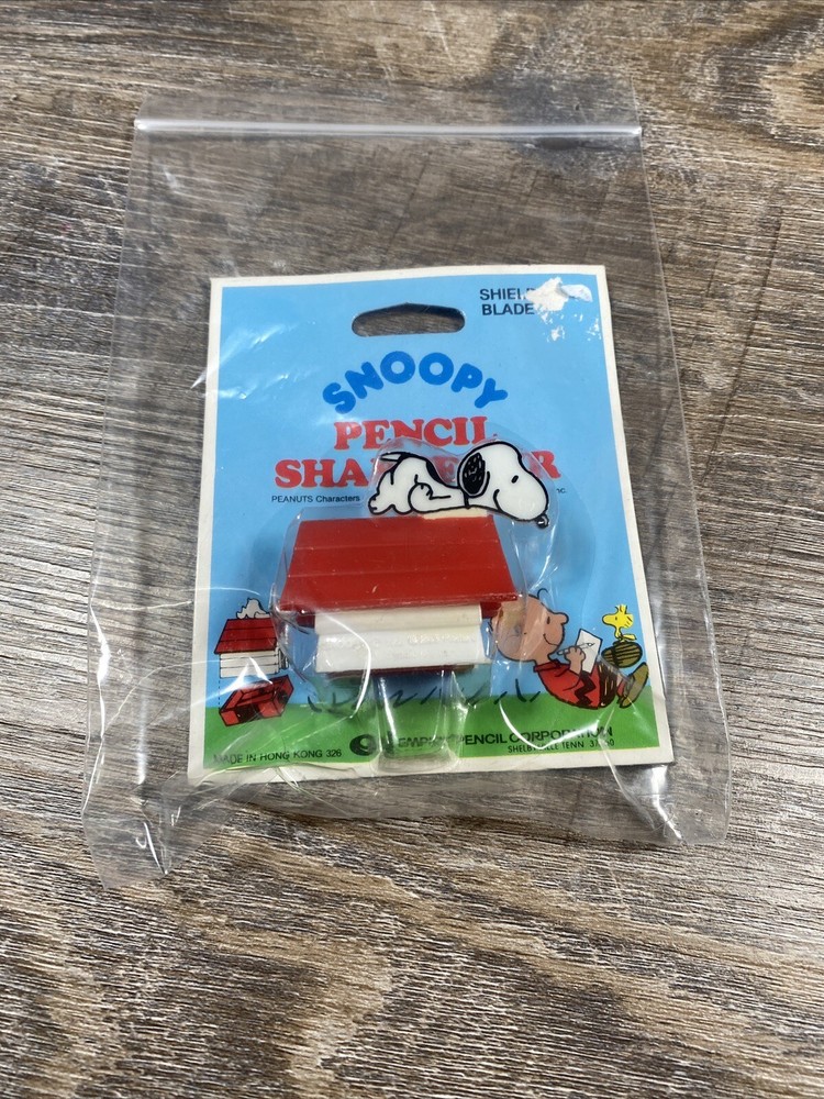 Vintage Snoopy on Dog House Plastic Pencil Sharpener Empire Hong Kong Peanuts