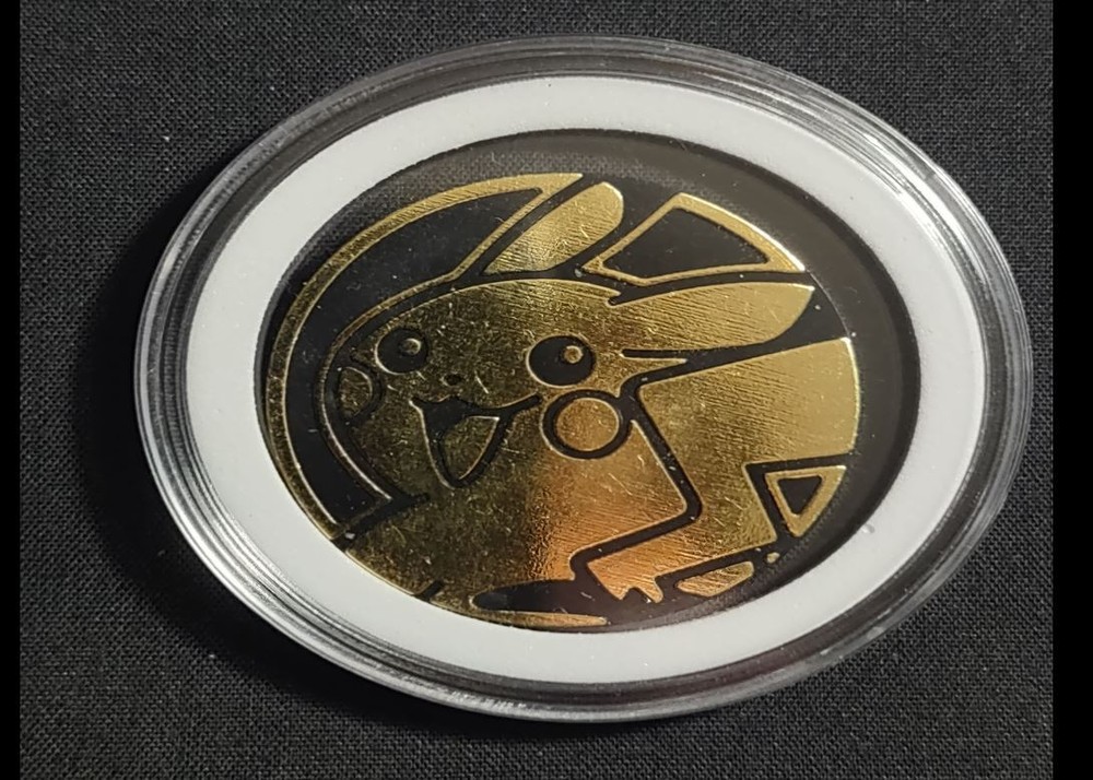 2017 Pokemon TCG Promo Pikachu Gold Foil Coin LP English Encased