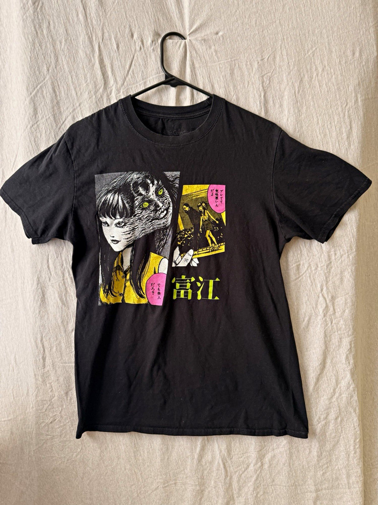Junji Ito Collection Crunchyroll Tomie Black Graphic CrewNeck T-Shirt Men’s M