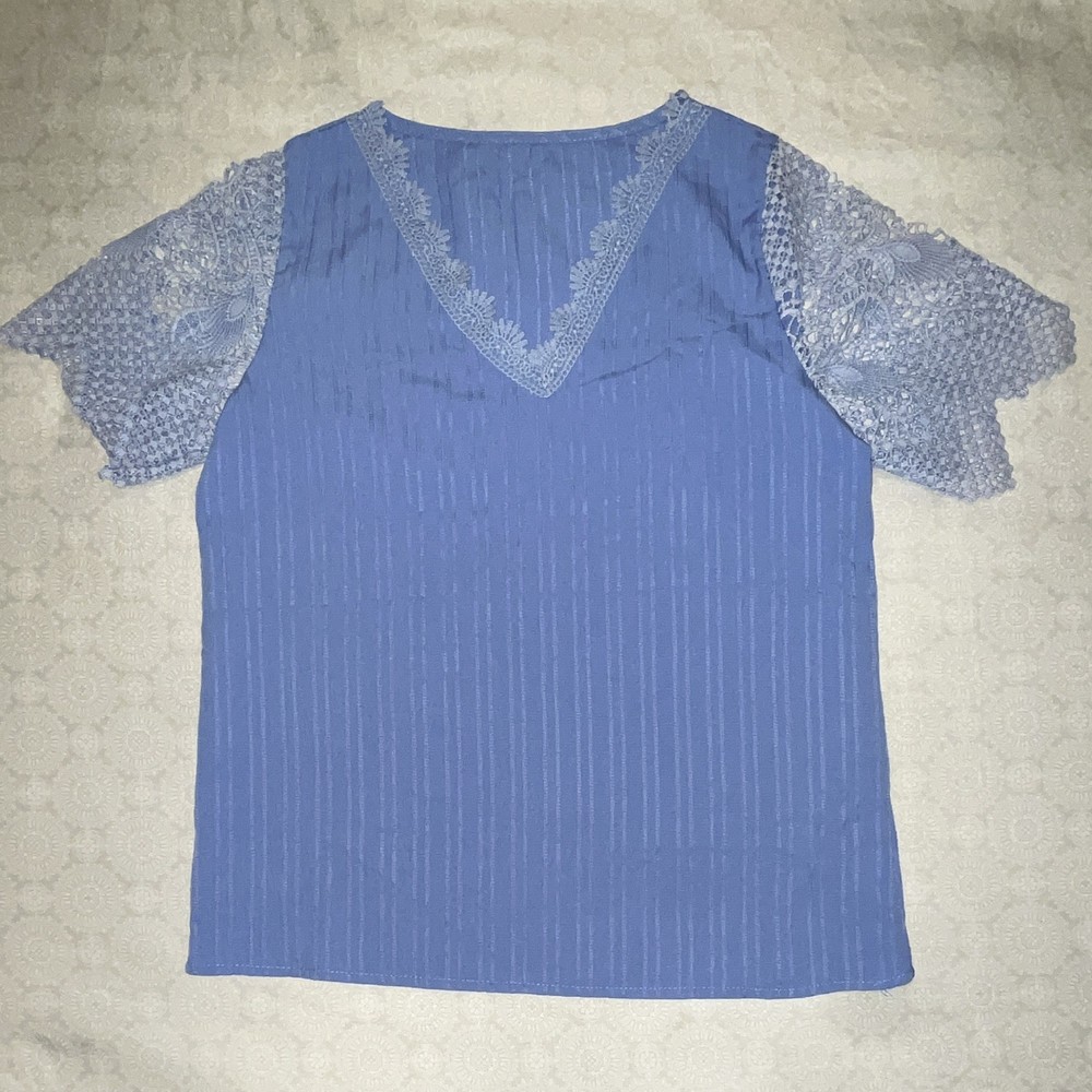 Women’s Blue Solid Lace V-Neck Short Sleeve Pullover Blouse Polyester M