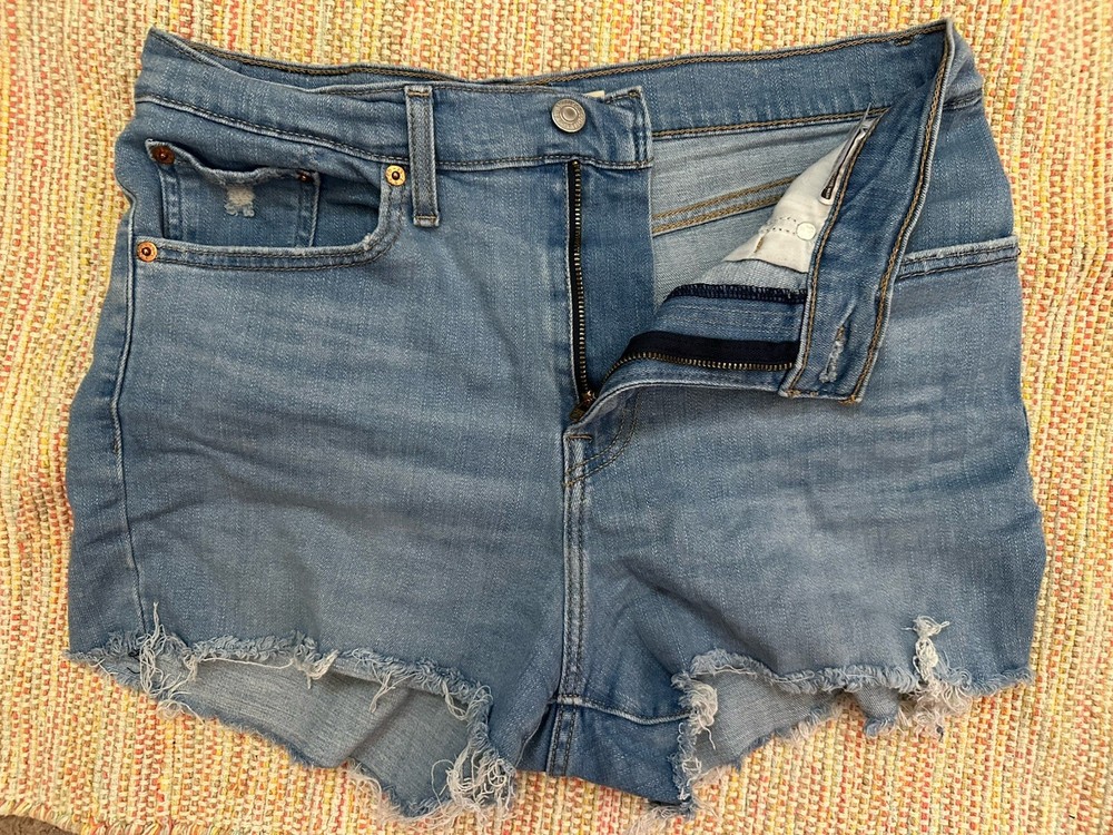 Levi's Women's High Rise Cut Off Denim Shorts Blue Size 30 Frayed Hem Pockets