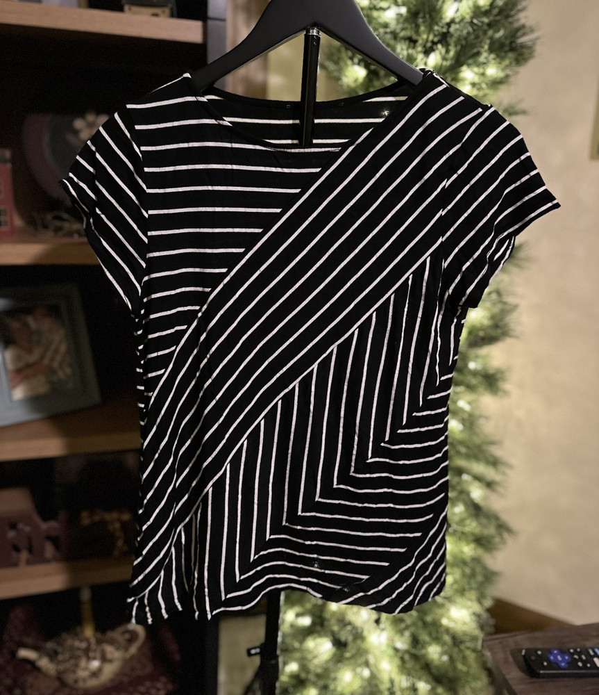 Women’s Black/White Striped Round Neck Short Sleeve Pullover T-Shirt S/M