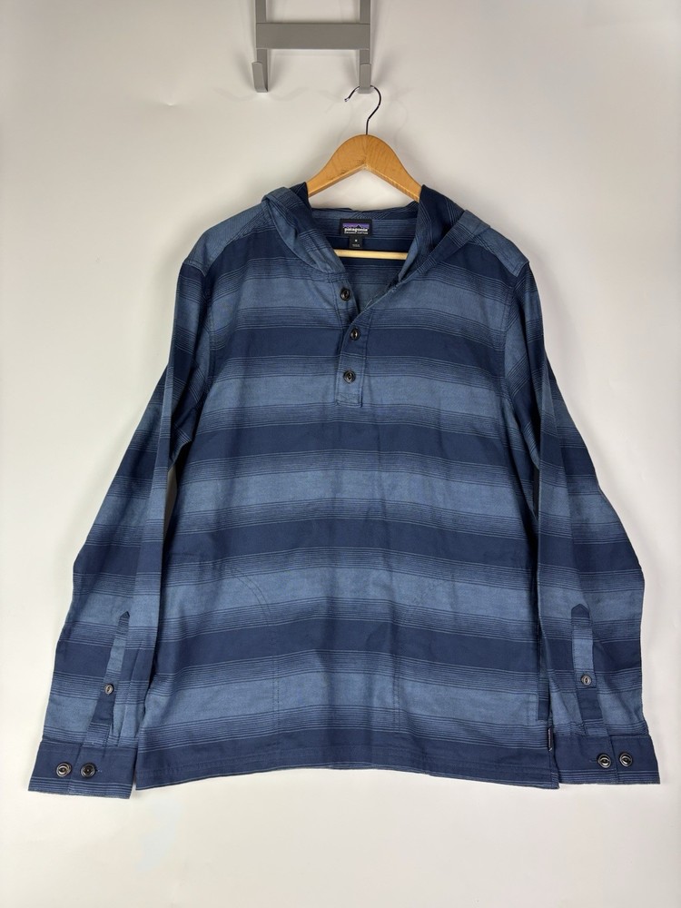 Patagonia Men’s Sz M Lightweight Fjord Flannel Hoody Striped Long Sleeve Blue