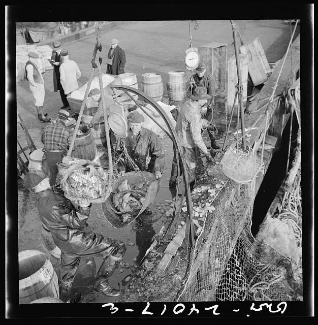 New York New York 1943 Fulton Fish Market Stevedores Unloading Fish Boats