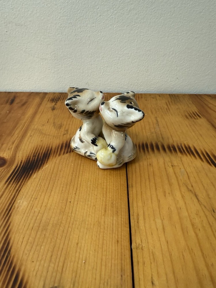 Vintage Cat Salt & Pepper Shakers Set Ceramic Kittens Black White