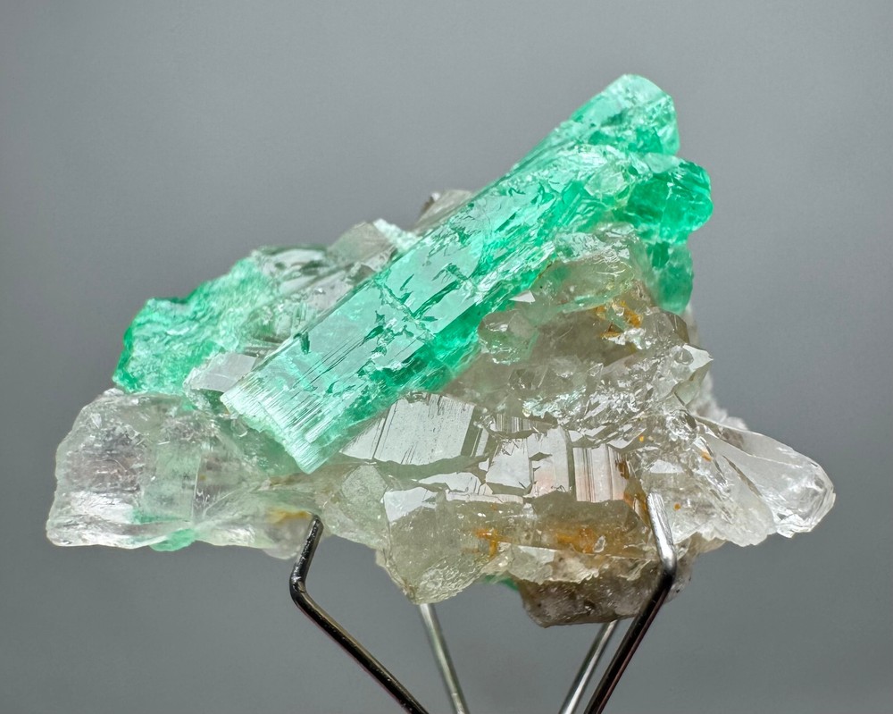 15.55 Ct. Full Terminated Top Green Emerald Crystals On Quartz @Afg