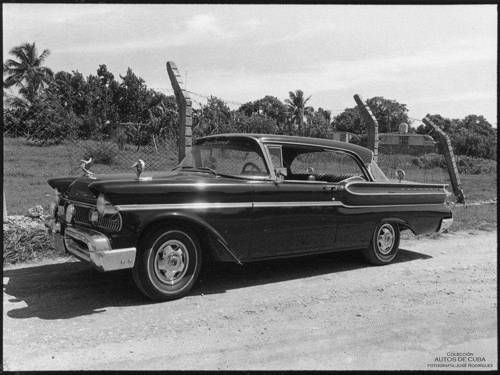 B & W Vintage Car Decorative Poster. Fine Graphic Art. Wall Interior Design 2536