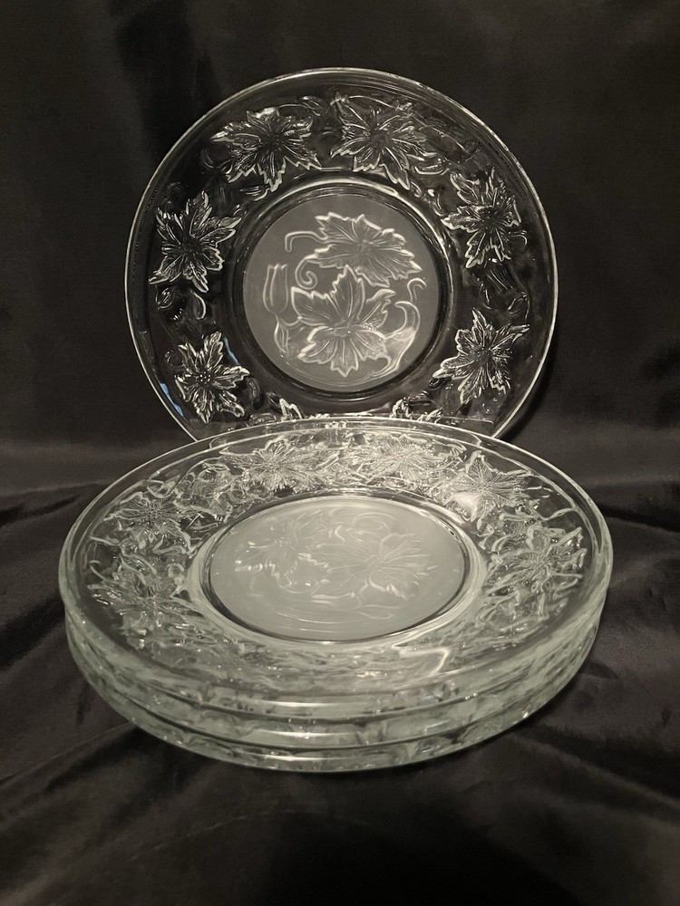 (4)Princess House Fantasia 6” Dessert/Bread Frosted Plates Poinsettia MORE