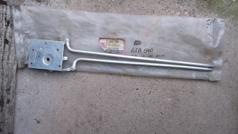 MORRIS MINOR TRAVELLER NEW GENUINE BMC REAR DOOR LOCK MECHANISM AFA540