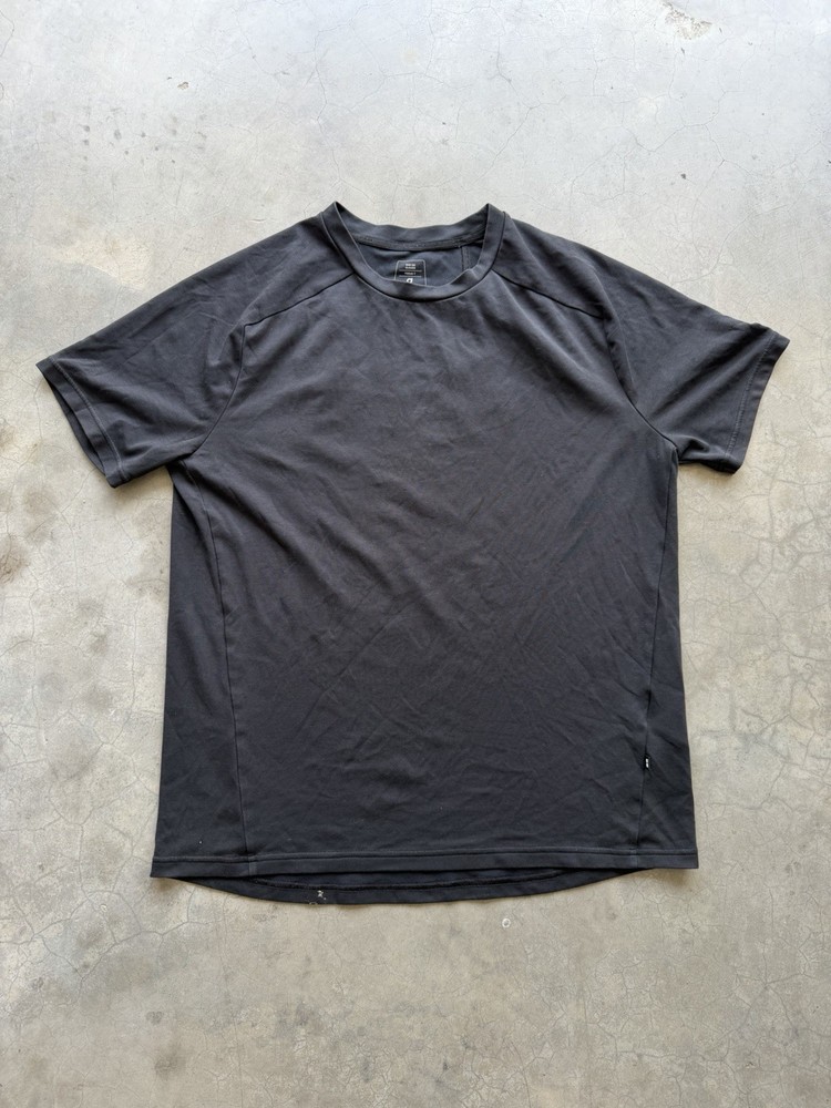 On Cloud Running Focus T Black Performance Stretch Shirt Wicking Running Medium
