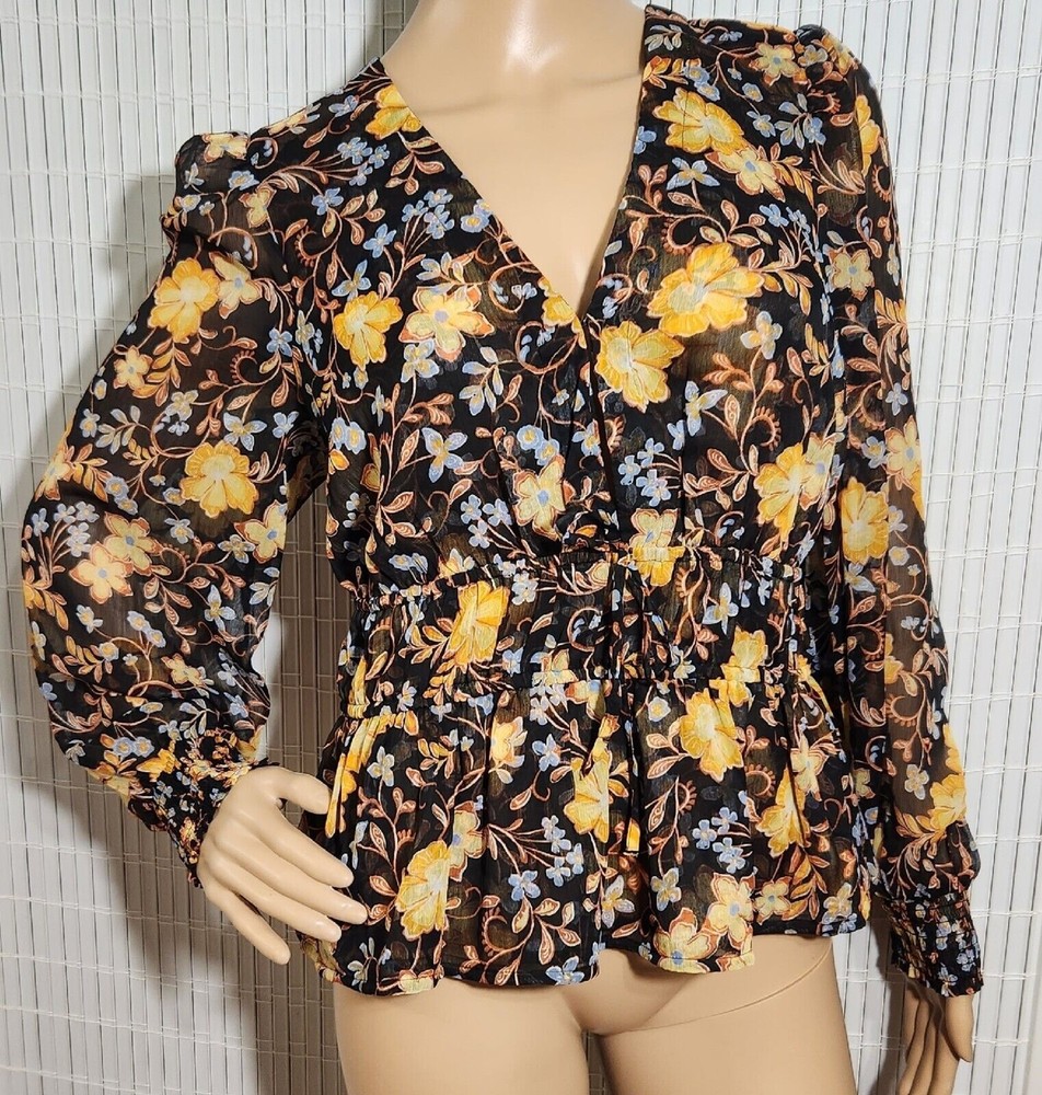 Old Navy Top Size Medium Floral Print Lightweight long sleeve