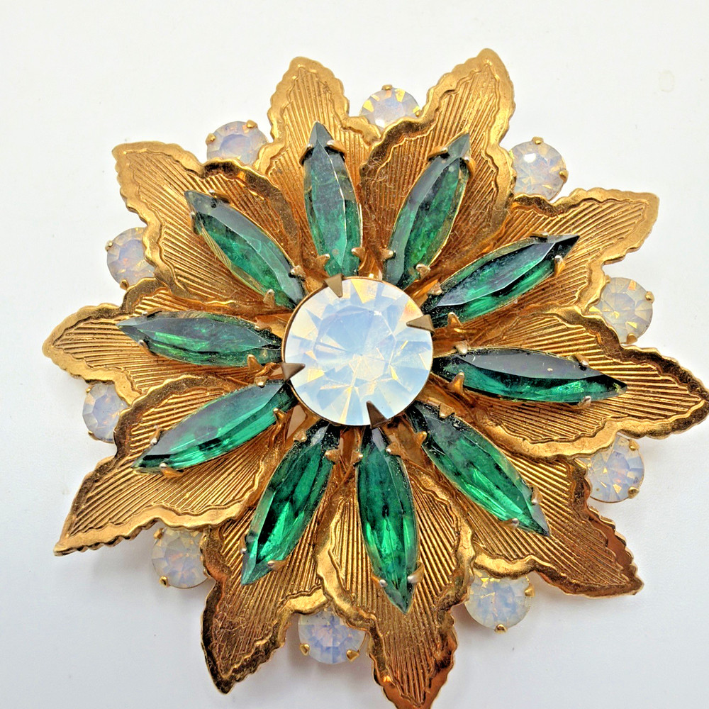 Vintage Emerald Green Glass Brooch Gold Toned