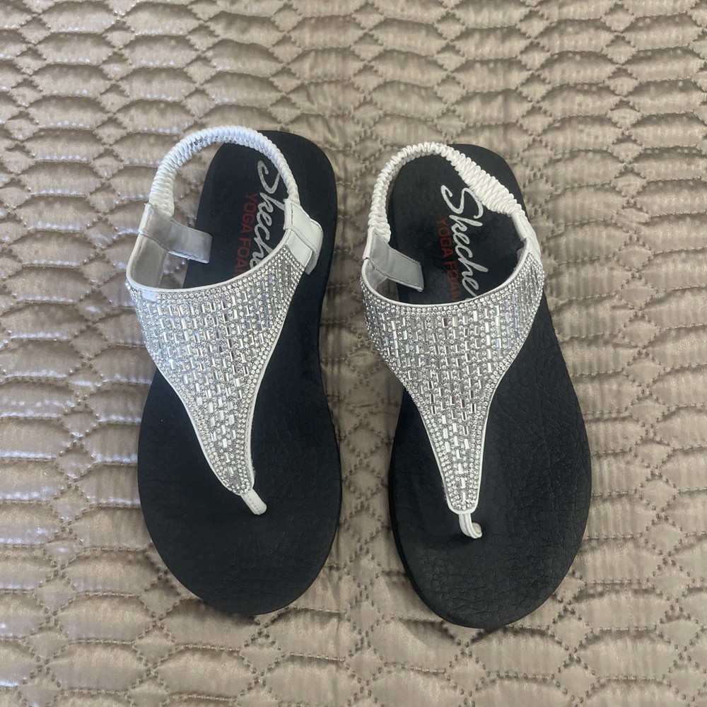 Skechers Yoga Foam Sandals Size 7 White Rhinestones Excellent Condition