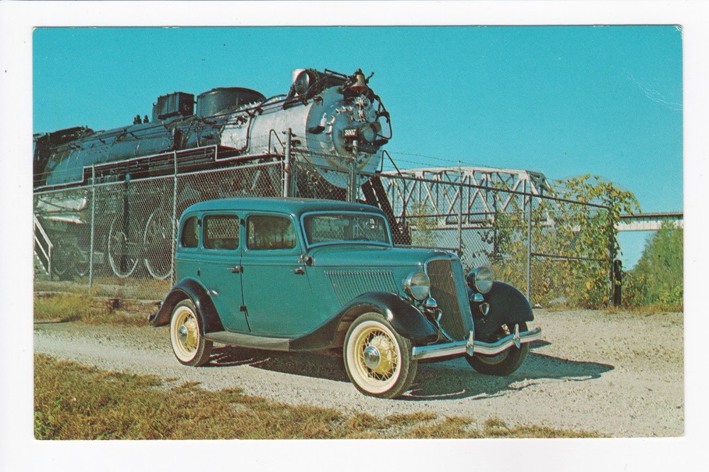 1933 Ford V-8 Quinsippi Island Antique Car Museum Quincy IL Chrome Postcard