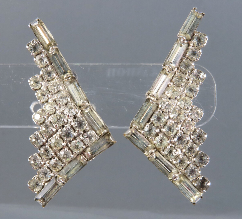 VTG CLEAR RHINESTONES Silver Tone CLIP-ON EARRINGS Cluster w/Baguettes TRIANGLE