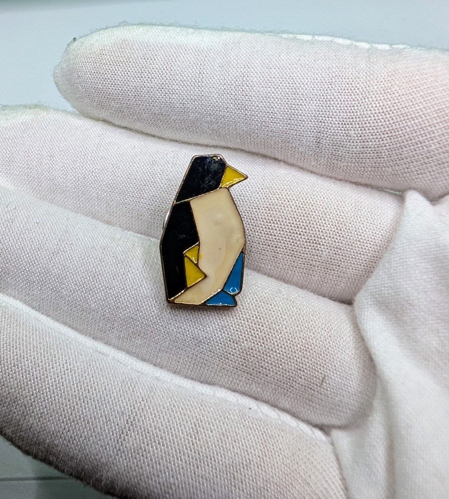 Vintage Modernist Enamel Penguin Bird Gold Tone Animal Lover Lapel Pin