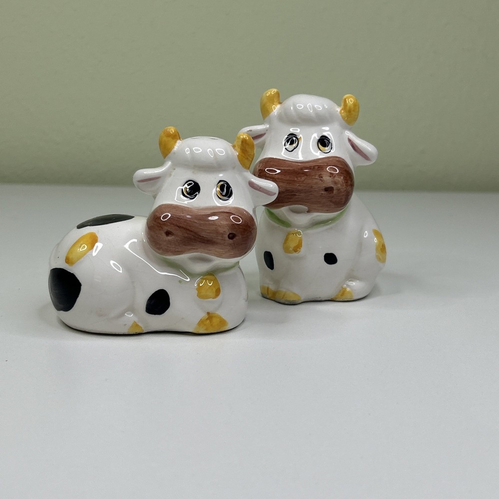 Vintage Cow Ceramic Salt and Pepper Shakers, Whimsical Country Farmhouse Decor