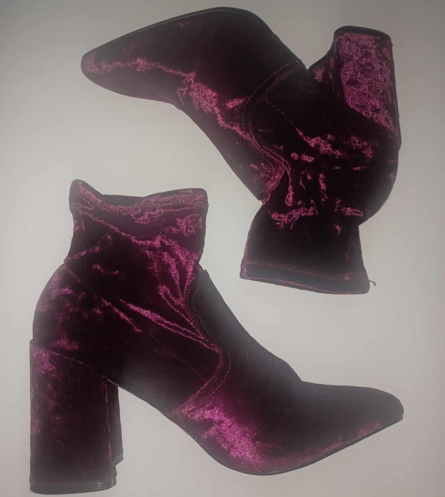 Quipid Burgundy Velvet Ankle Booties Women's Size 7.5