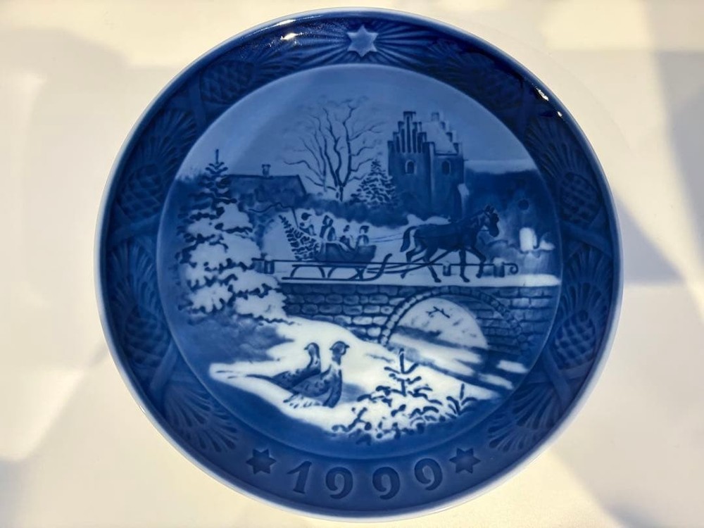 Royal Copenhagen Year Plate 1999 Collectible Porcelain Decorative Ornament