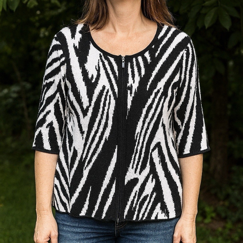 Chico's Size 3 (XL) Black & White Zip-Up Zebra Print Cardigan Sweater Cropped