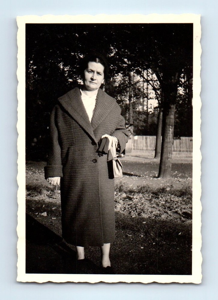 Old Vintage Photo SOLO WOMAN IN COAT STANDING OUTSIDE ORIGINAL SNAPSHOT PIC