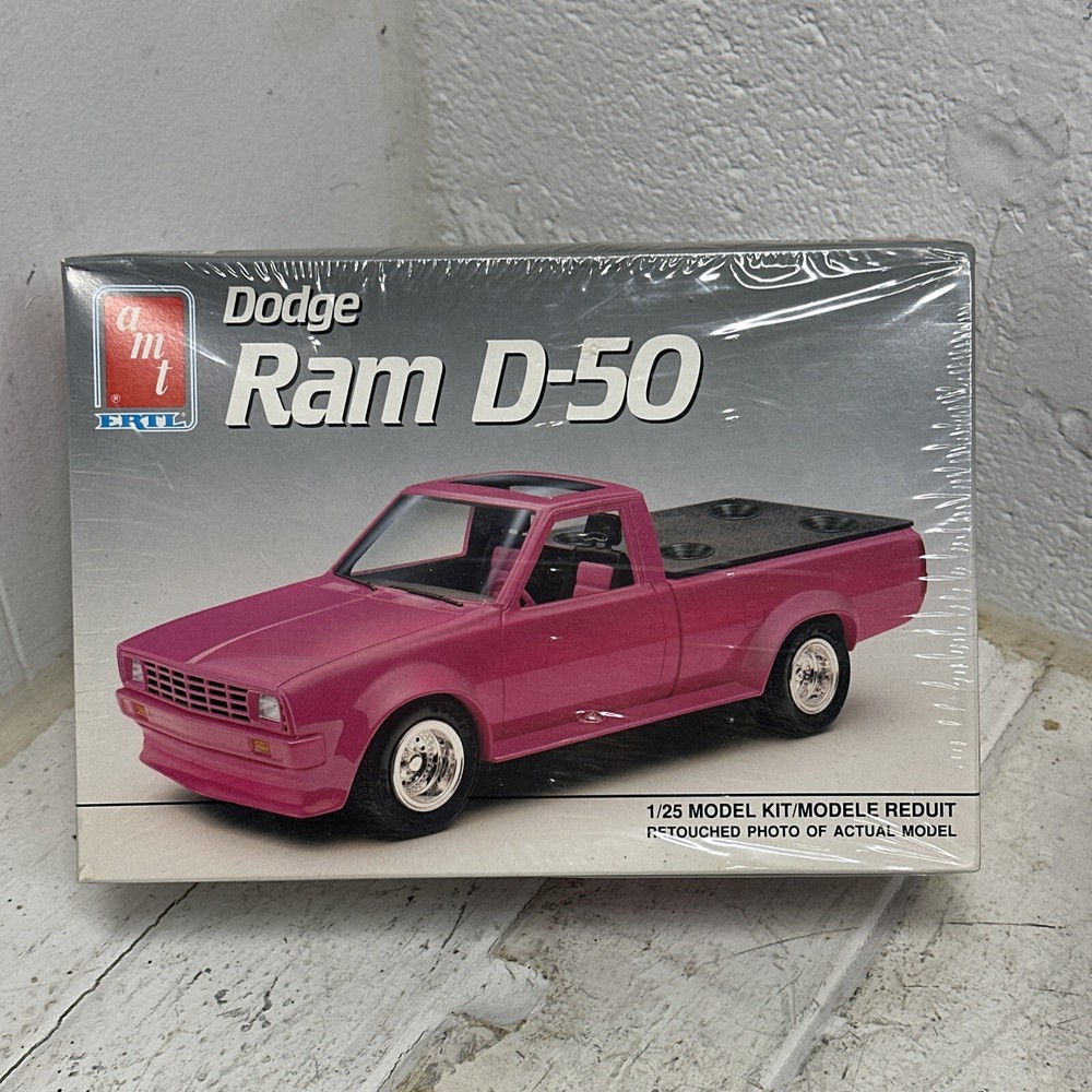 AMT/Ertl '91 Dodge Ram D-50 Truck Vintage 1991 1:25 Model Kit NEW Lowrider