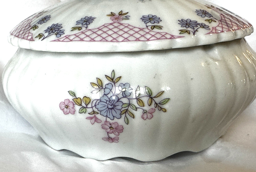 Limoges France Porcelain Trinket Jewelry Box. White With Pink & Violet Flowers