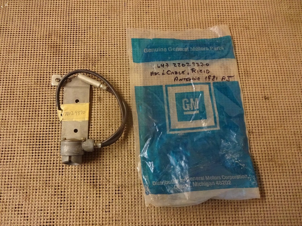 1981 1982 1983 Buick Regal & Regal Limited NOS New GM Antenna Base 22029370