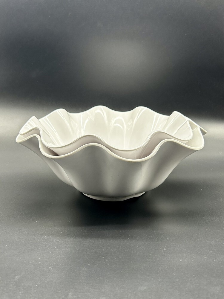 White Melamine Round Ruffled Wavy Shell Scalloped MCM Nesting Serving Bowls