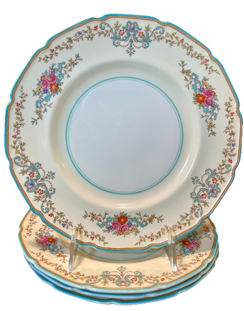 FREE SHIPPING 4 Vintage Royal Doulton PEMBROKE V1672 Luncheon Plates 9” Diameter