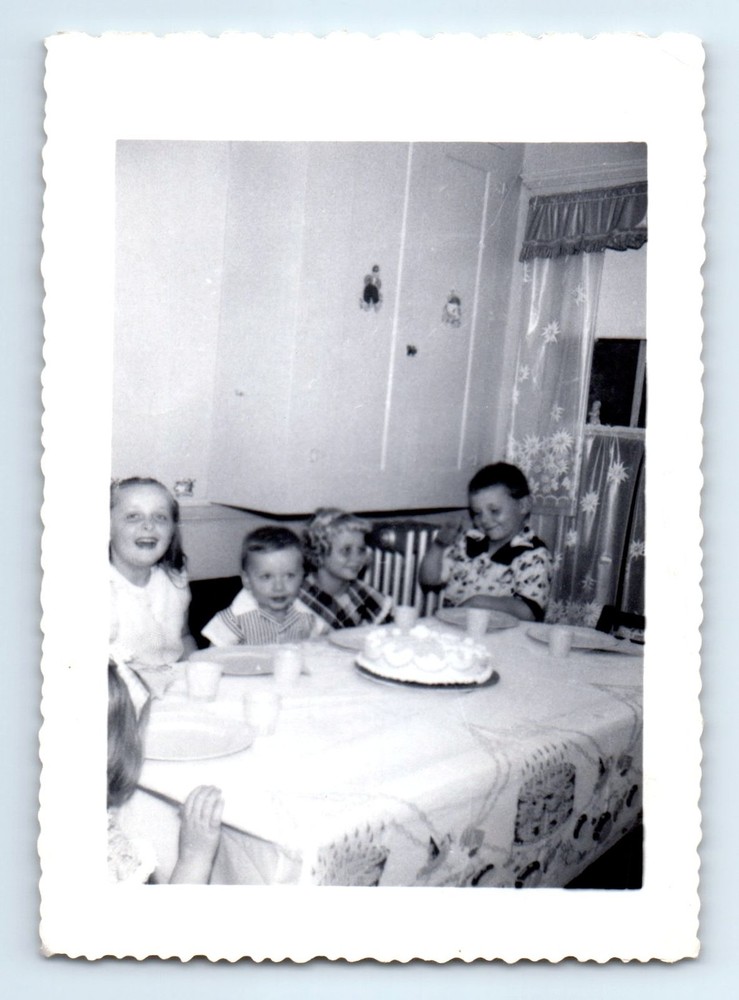 Old Vintage Photo BOYS GIRLS CHILDREN BIRTHDAY PARTY CAKE ON DINNER TABLE