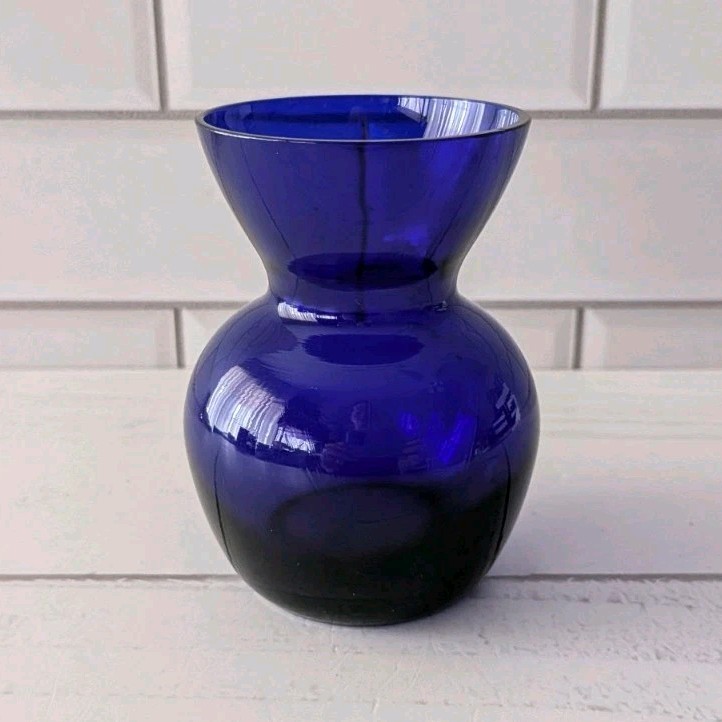 Vintage cobalt blue hand blown glass bud vase