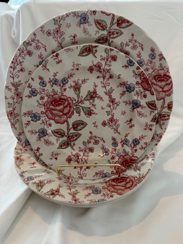 Johnson Brothers Vintage ROSE CHINTZ  4 Dinner 1 salad plate, lovely colors NICE