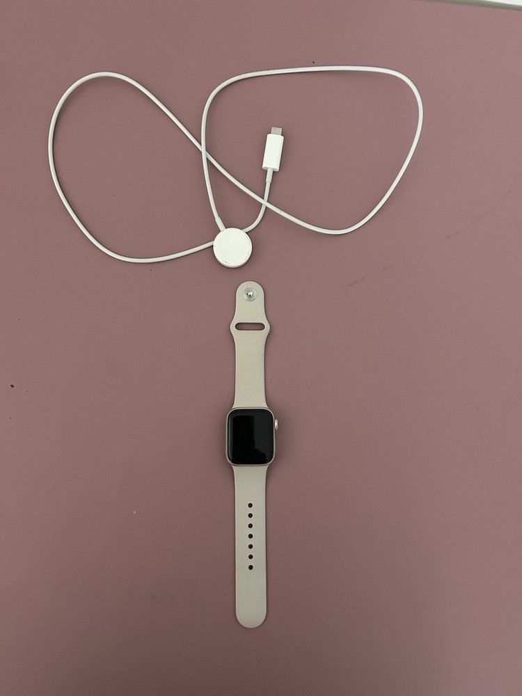 Apple Watch - Description In photos - Hardly Used - Basically New