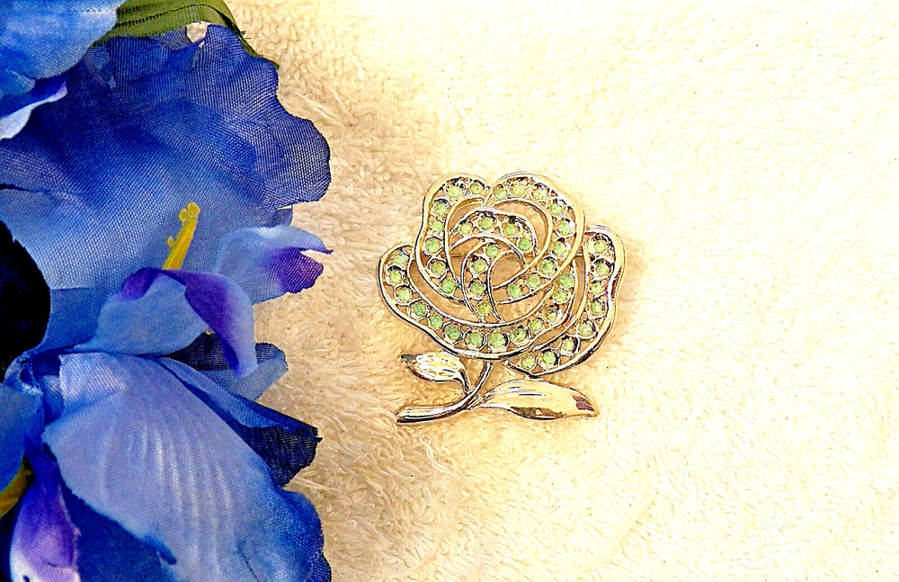 Classic Pin Brooch Flower Petal Leaf Blooming Floral Design Rhinestones Vl-Aw