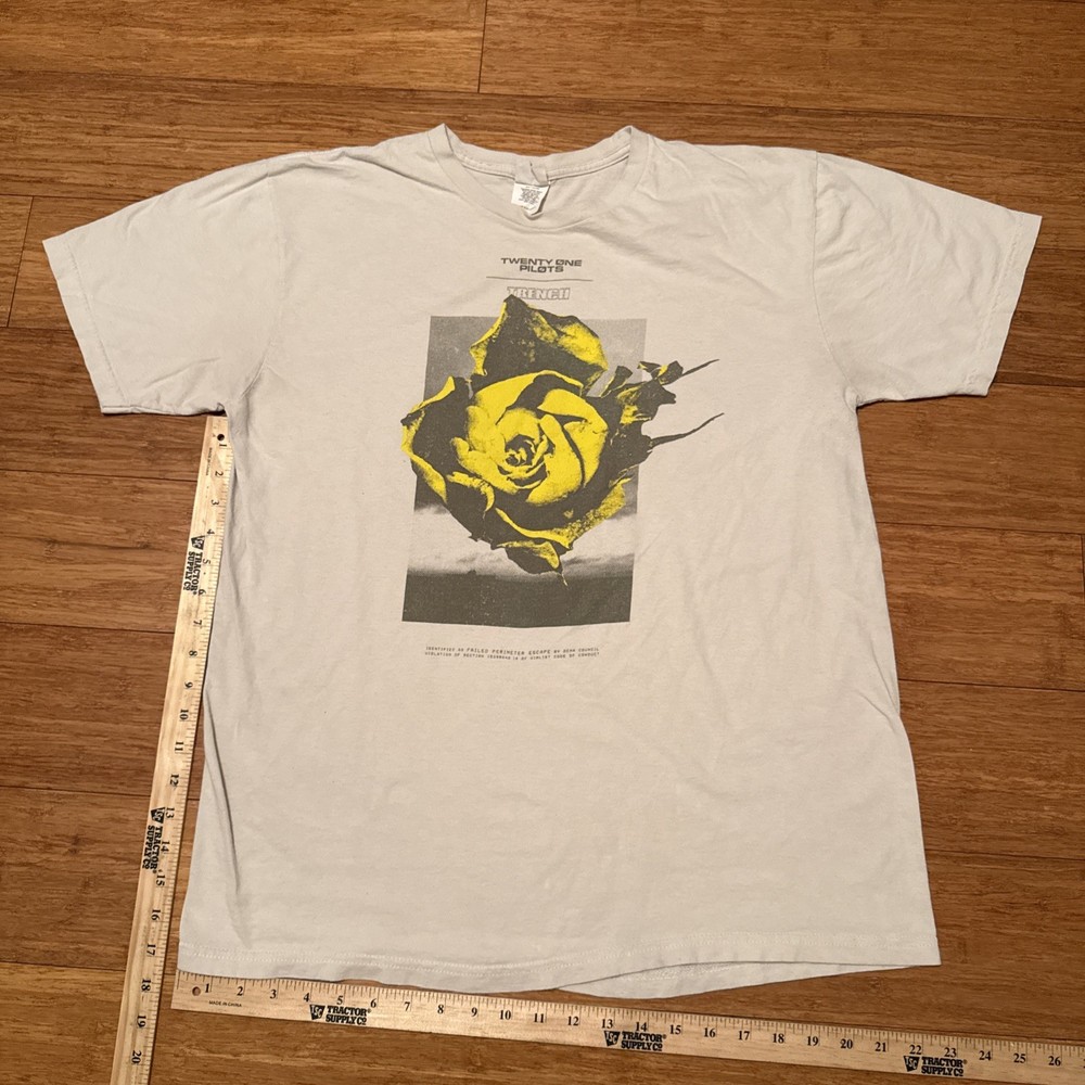 Twenty One Pilots Shirt Men XL Beige Music Concert Crew Bay Island Trench Adult