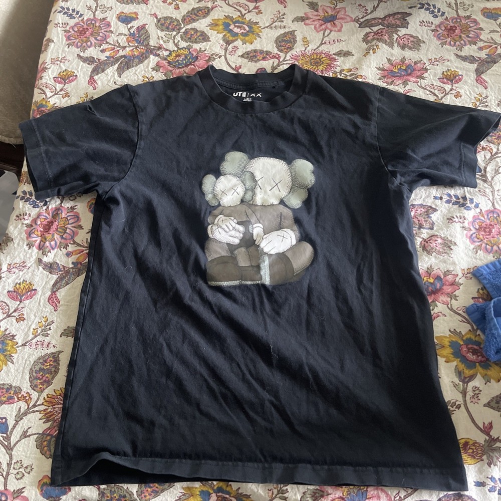 KAWS x Uniqlo UT Short Sleeve Graphic T-Shirt Size XS Black Tee