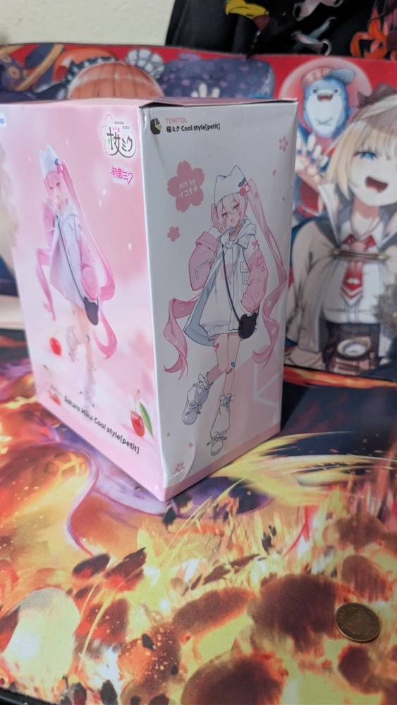 FuRyu TENITOL Petit Hatsune Miku Sakura Miku Cool style figure New