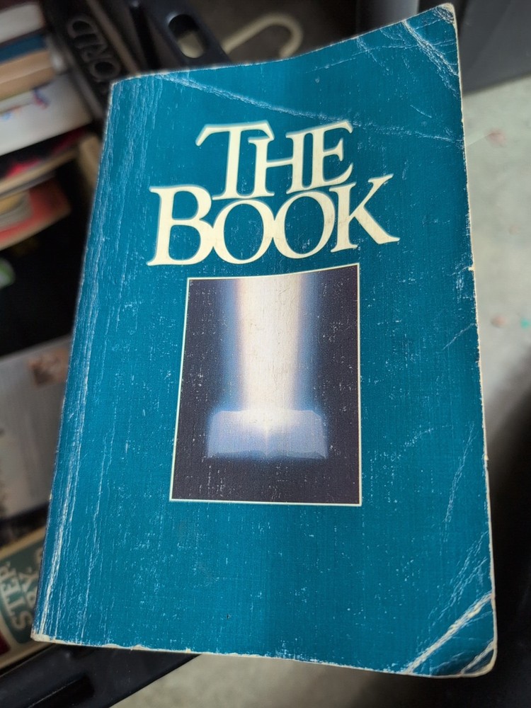 The Book Paraphrased Bible Living Translation Tyndale House 1984 9th edition
