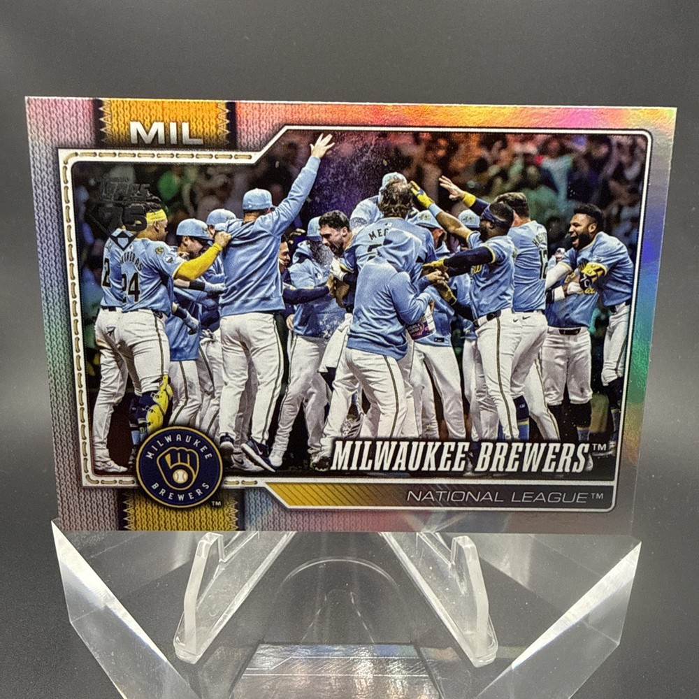 2026 Topps Series 1 Milwaukee Brewers Team Card Rainbow Foil #107