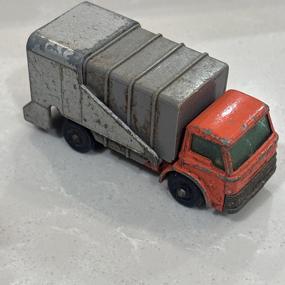 Matchbox Lesney Series No 7 Refuse Garbage Truck Moving Parts 1:64 Diecast