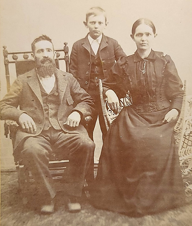 Mattoon Illinois USA Family Portrait Picture Antique Vintage Cabinet Card Photo