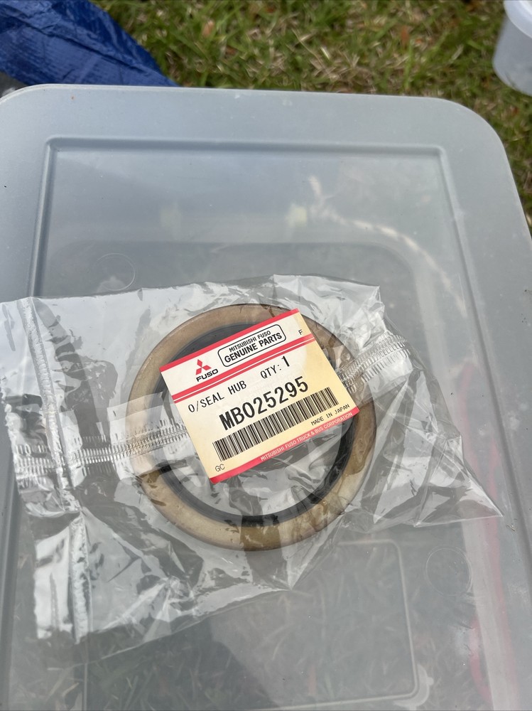 MB025295 Genuine Mitsubishi OIL SEAL,FR WHEEL HUB